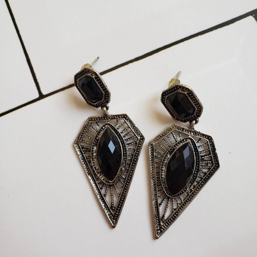 Fashion bono earrings